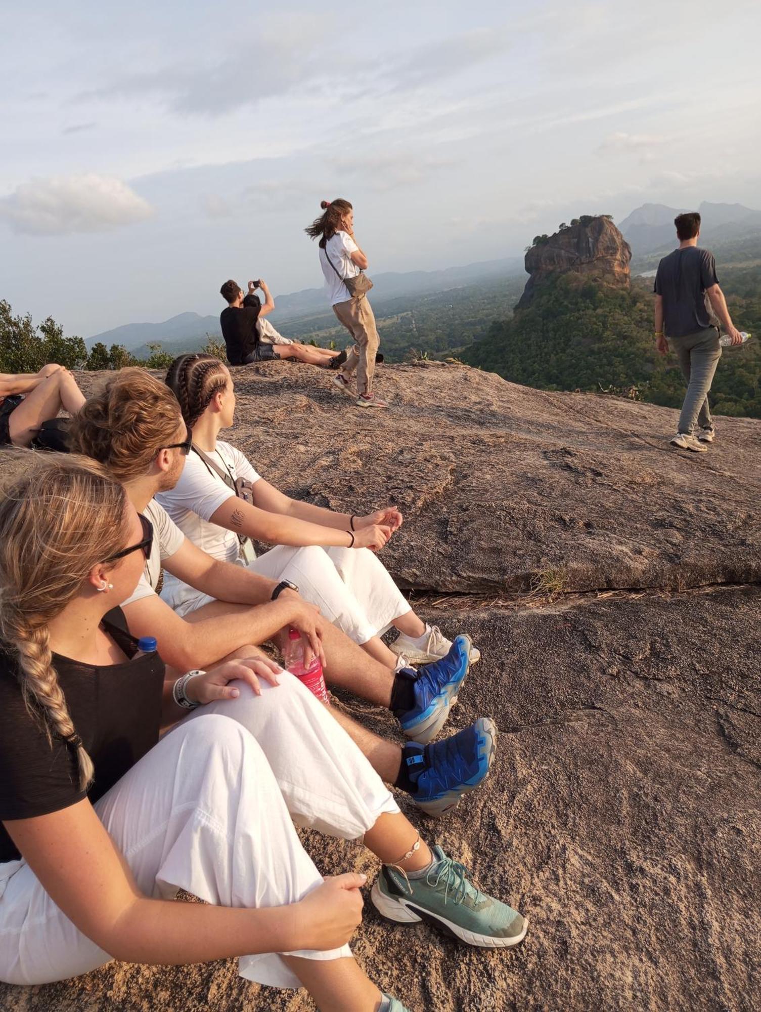 Sigiri Hunter Homestay & Hostel & Guide Room Sigiriya Exterior photo